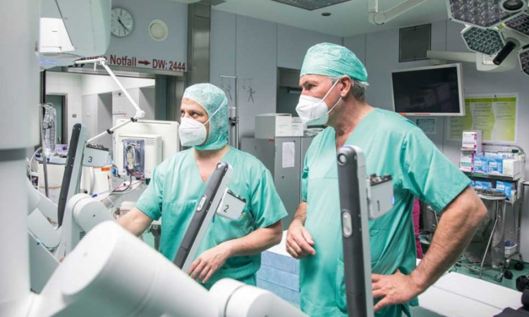 Uniklinikum Salzburg betreibt Österreichs modernsten Operationsroboter